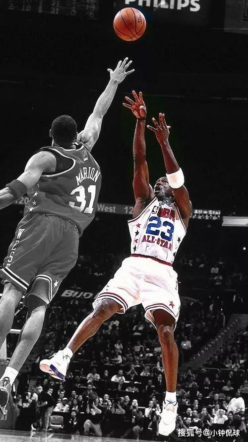 IM电竞_
当年谁抢了乔丹最后一届全明星mvp?科比最后的举动伤害乔丹了吗(图3) IM电竞_
当年谁抢了乔丹最后一届全明星mvp?科比最后的举动伤害乔丹了吗(图3)