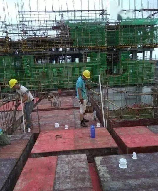 IM电竞官网：
前期预埋定位错位影响对照现场图