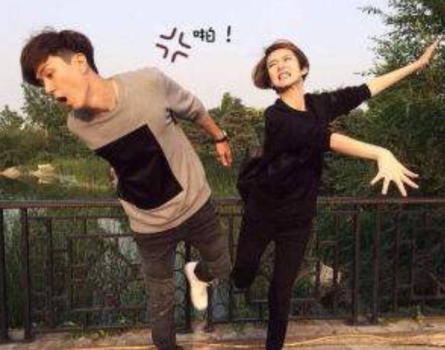 IM电竞平台|
明星“官宣恋情”时的照片什么样？唐嫣童趣 鹿晗甜蜜 戚薇的最霸气(图9)