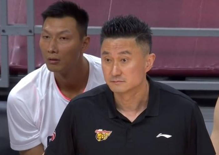 IM电竞官网_
中国男篮开训！易建联写信激励年轻队员：资助全国球迷完成梦想(图6)