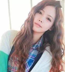 帮你打造瘦脸减龄的发型 选对烫发发型很重要!‘IM电竞官网’(图8)
帮你打造瘦脸减龄的发型 选对烫发发型很重要!‘IM电竞官网’(图8)