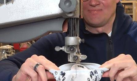 IM电竞平台|
耐克鞋为啥贵的这么义正辞严？切开之后 网友：贵有贵的原理(图2)