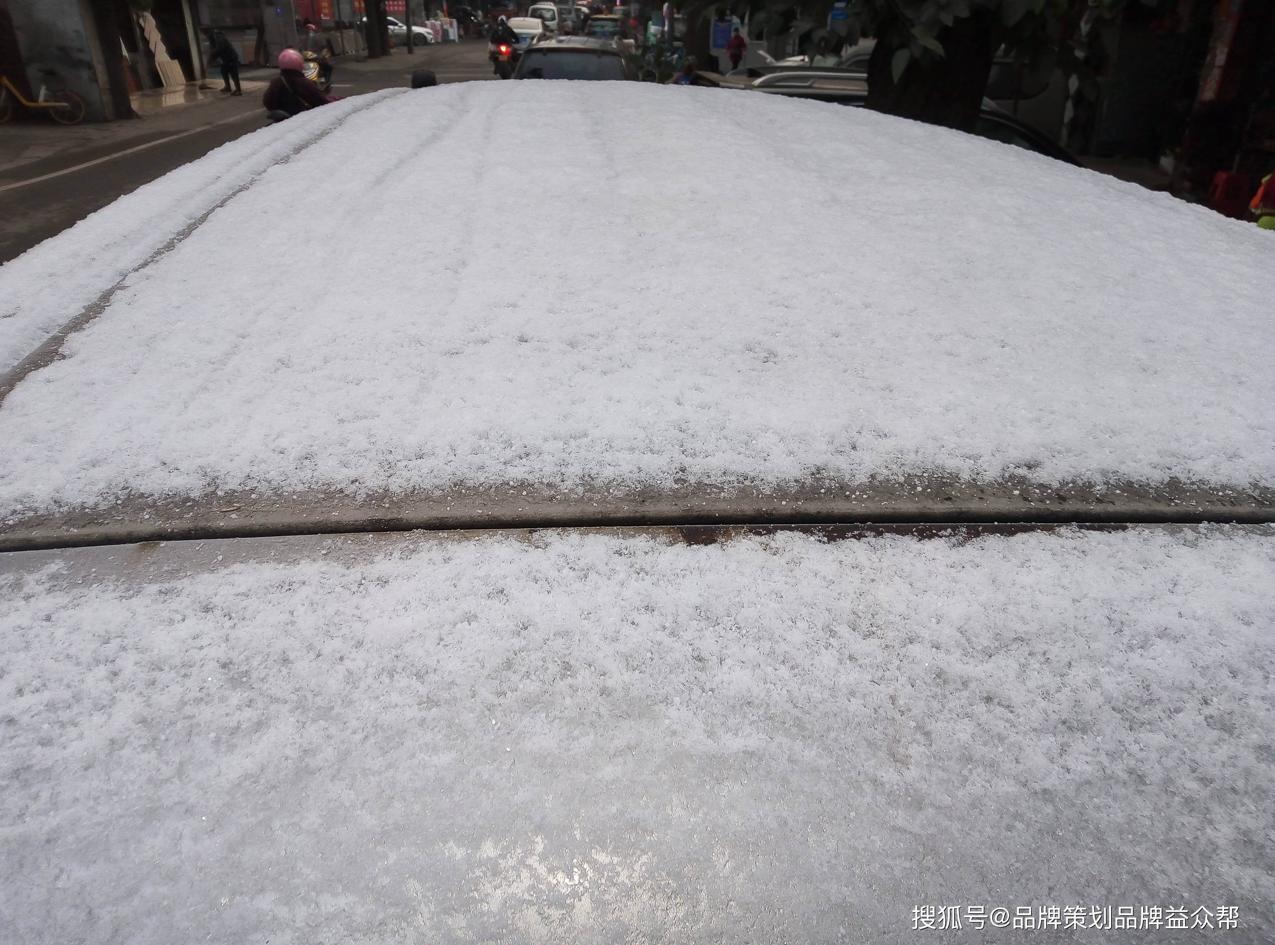 
2021年的下雪自然风物图片浏览 分享雪后车顶积雪自然风景图片_IM电竞平台(图5)
