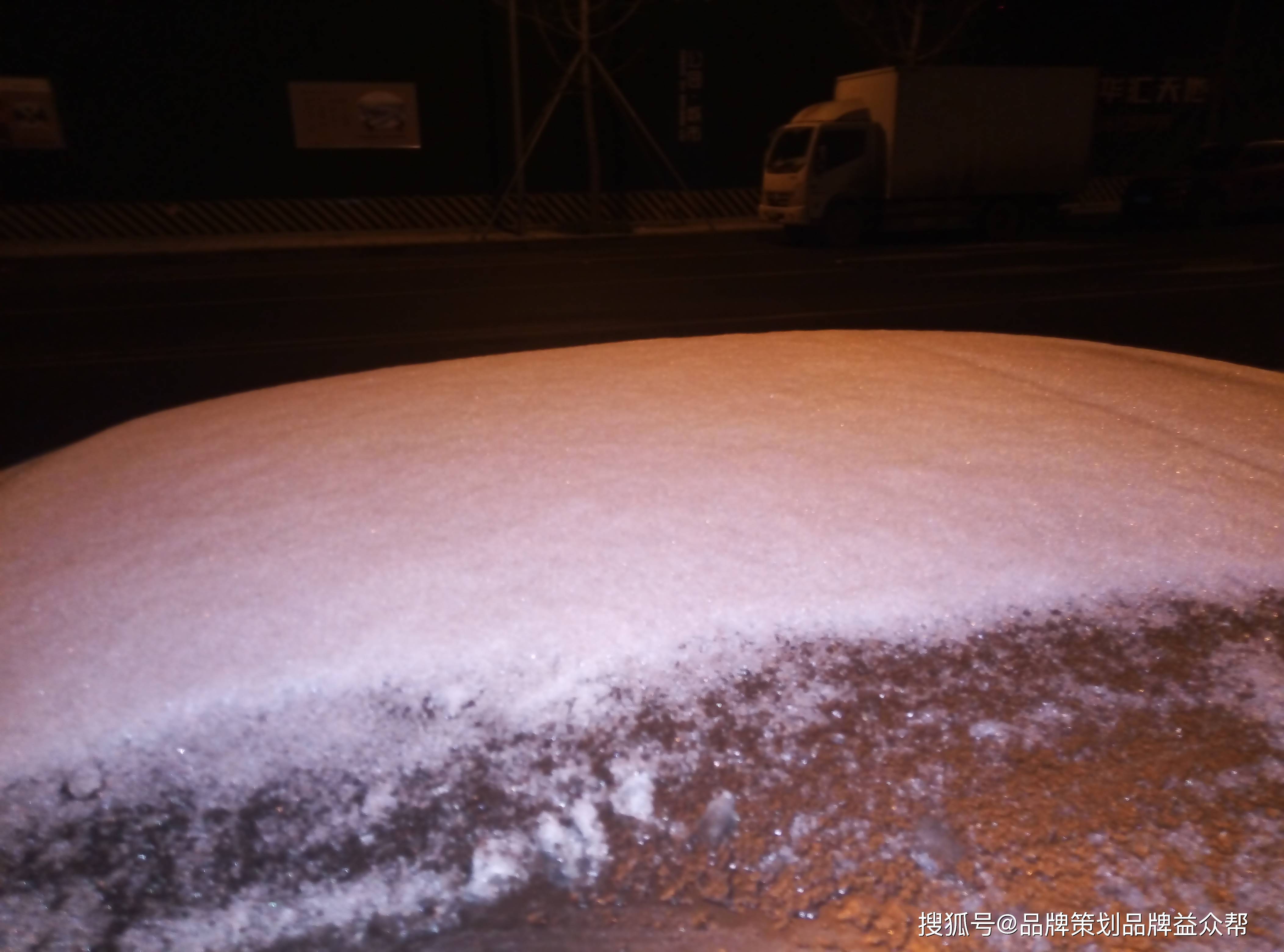 
2021年的下雪自然风物图片浏览 分享雪后车顶积雪自然风景图片_IM电竞平台(图7)