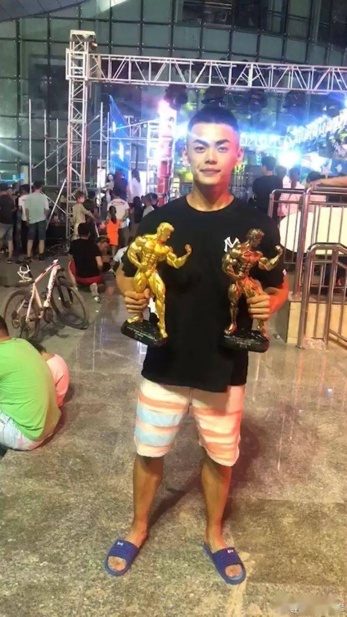 【IM电竞官网】
20岁宁夏小伙练就一身肌肉,收获迷妹无数!(图16)