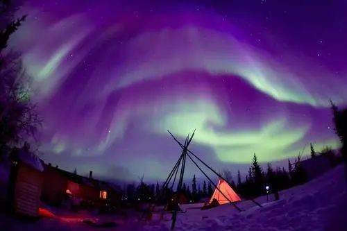 
彗星周围竟然泛起怪异的紫外线极光！【IM电竞官网】(图4)