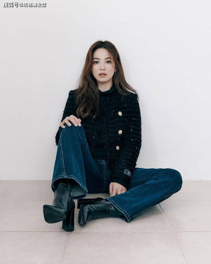 IM电竞官网-
宋慧乔又换发型了！微卷短发桃红眼妆 时髦洋气 气质也太高级了(图5)