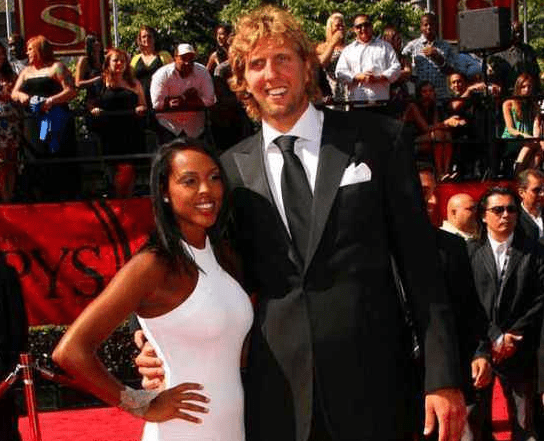 IM电竞_
NBA最节俭的巨星！身价16亿低调从不炫富 只想打球拒绝私生活(图4)